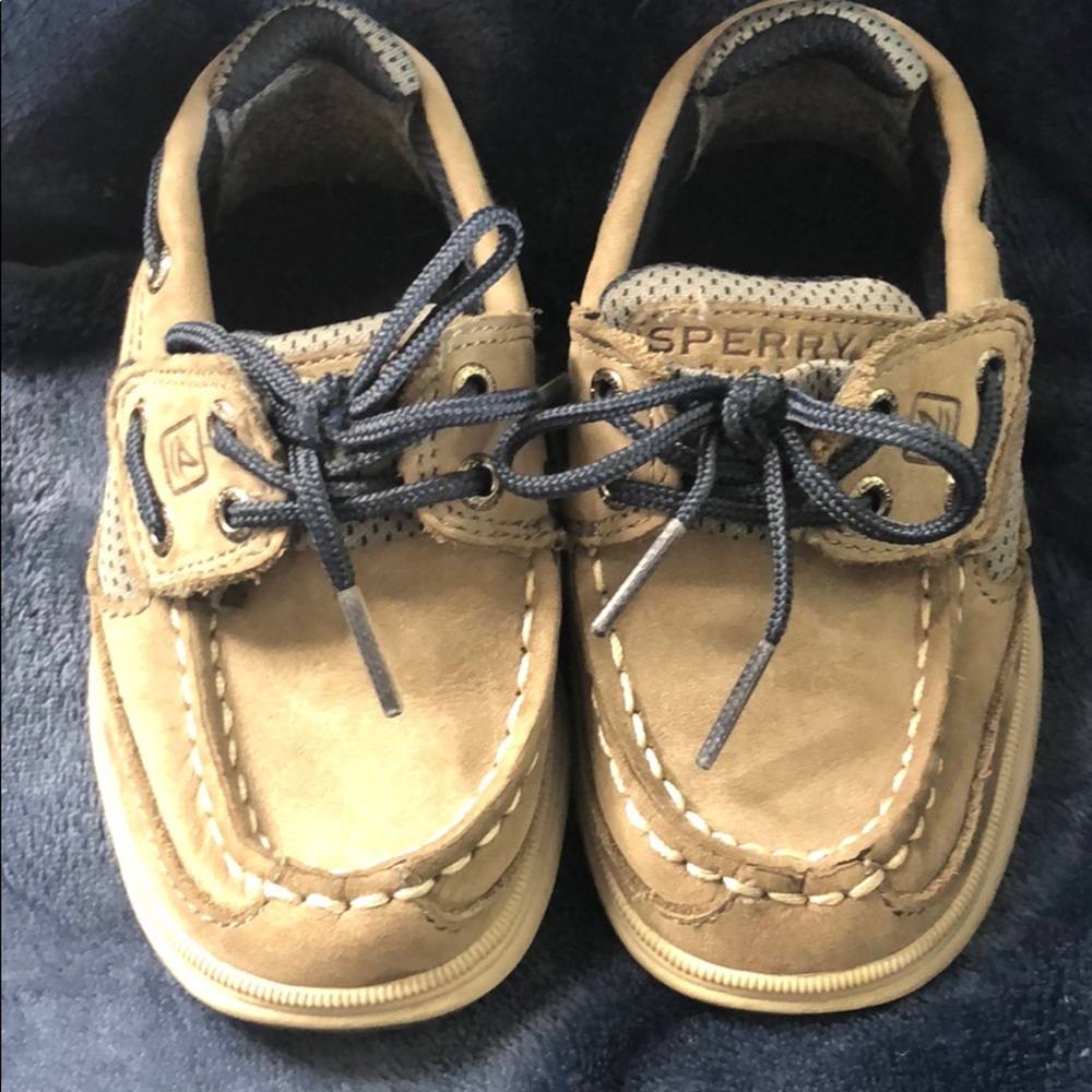 Toddler Sperry shoes size 7.